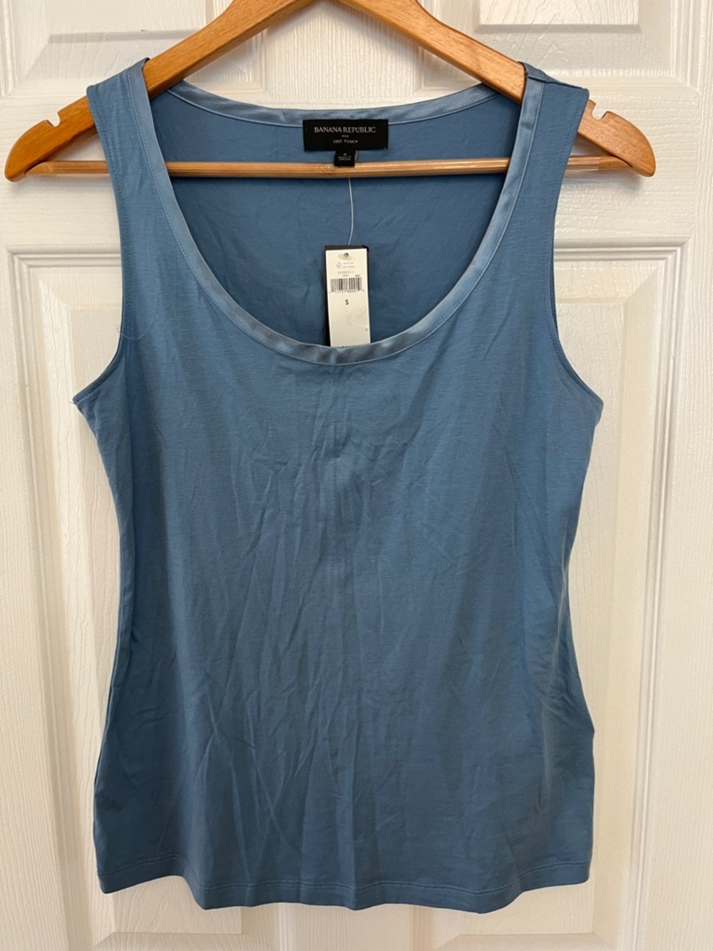 Banana Republic Women’s Dusty Blue Scoop Neck Tank. Size S. New.